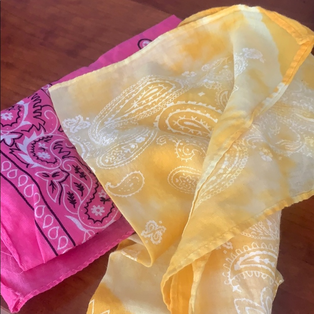 2 bandanas